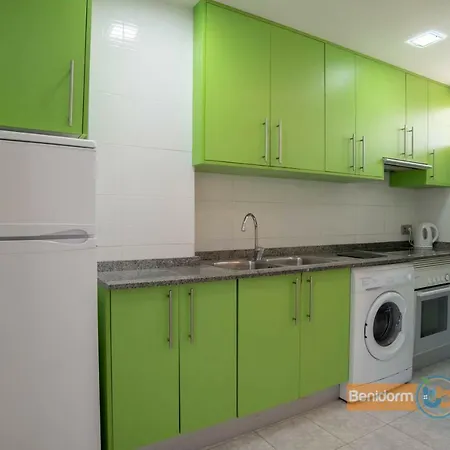 Family & Friends Getaway - Pool - Balcony - Sleeps 6 Free Parking - Wifi And Netflix 8-E Apartment Benidorm
