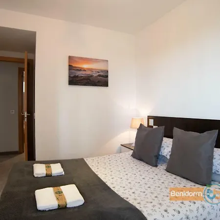 Family & Friends Getaway - Pool - Balcony - Sleeps 6 Free Parking - Wifi And Netflix 8-E *
