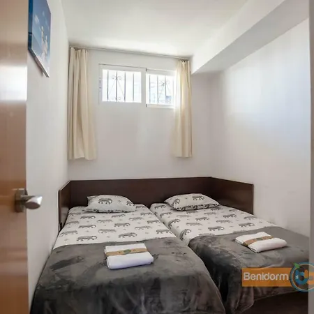 Family & Friends Getaway - Pool - Balcony - Sleeps 6 Free Parking - Wifi And Netflix 8-E Apartment *