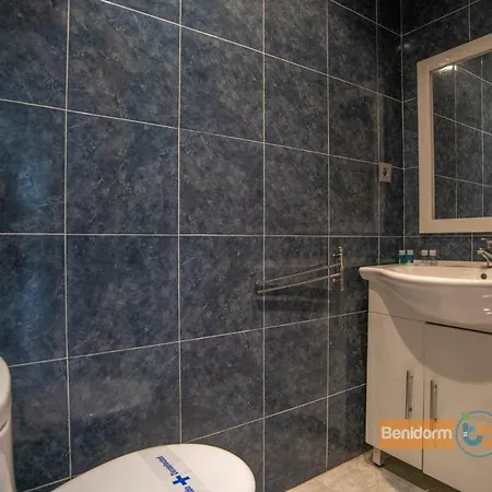 Apartment Family & Friends Getaway - Pool - Balcony - Sleeps 6 Free Parking - Wifi And Netflix 8-E *